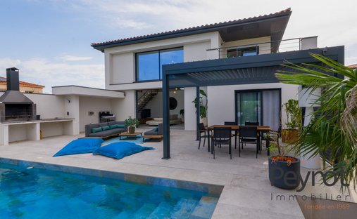 Villa en Sainte-Marie-la-Mer, Occitania, Francia 1