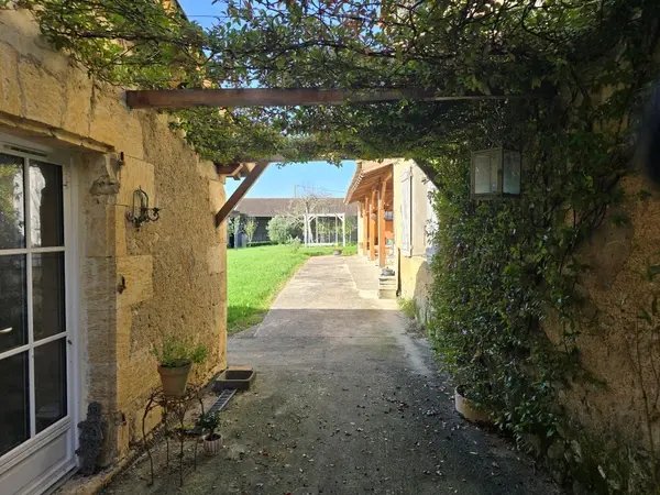 Casa en Mirannes, Occitania, Francia 3 - 16964269