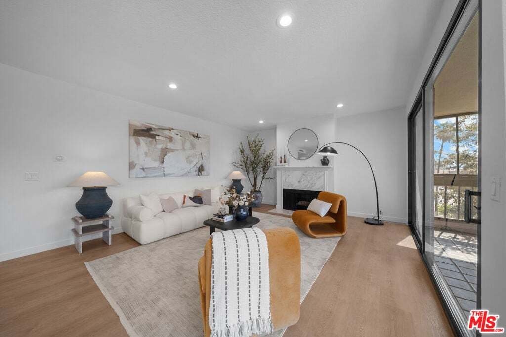 Condo in Los Angeles, California, United States 2 - 18665729