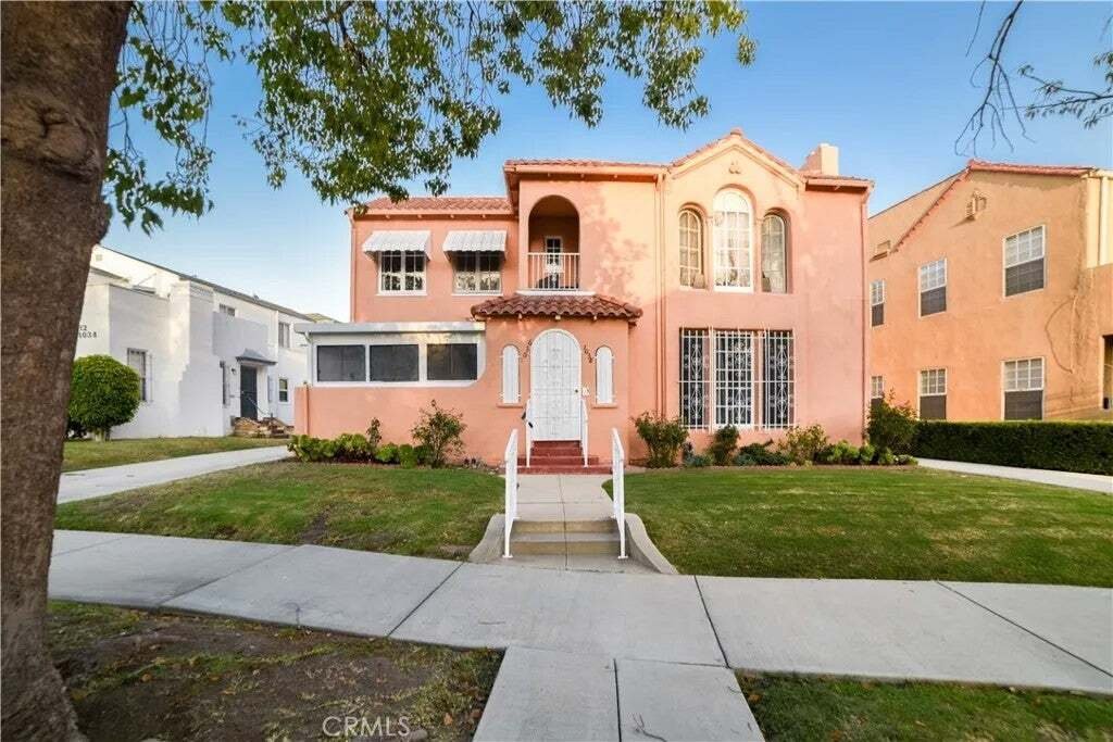 Los Angeles, California, United States 1 - 18669392