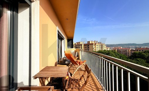 Apartment in Santo António dos Cavaleiros, Lisbon, Portugal 1