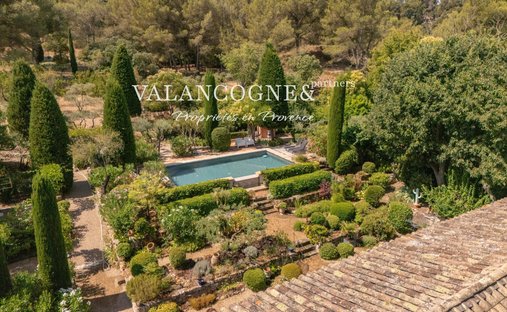 Country House in Saint-Rémy-de-Provence, Provence-Alpes-Côte d'Azur, France 1