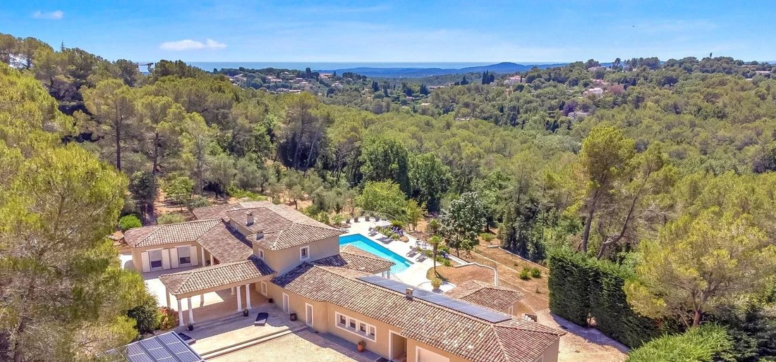 Villa in Le Rouret, Provence-Alpes-Côte d'Azur, France 3 - 18672594