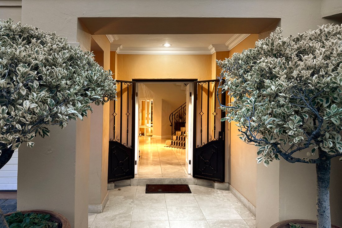 House in Sandhurst, Gauteng, South Africa 5 - 18667216