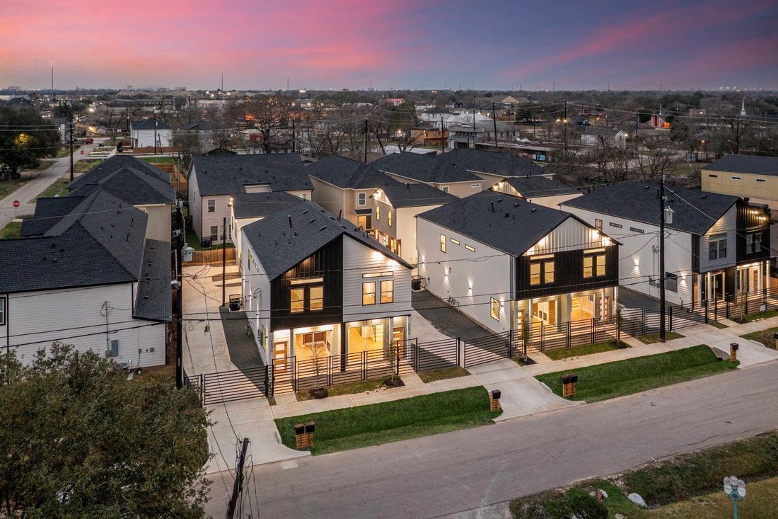 Houston, Texas, United States 3 - 18669428