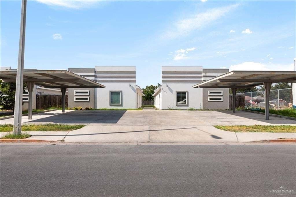 Pharr, Texas, United States 1 - 18662491