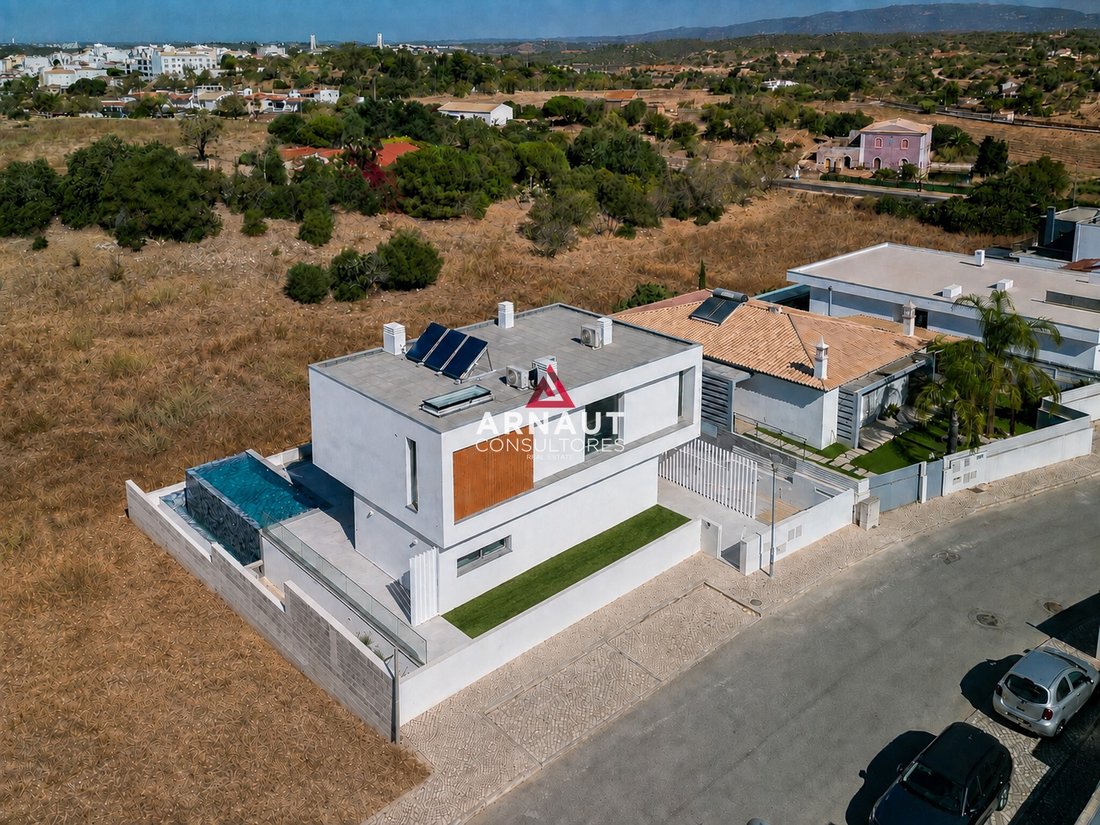 House in Estombar e Parchal, Algarve, Portugal 2 - 18666798