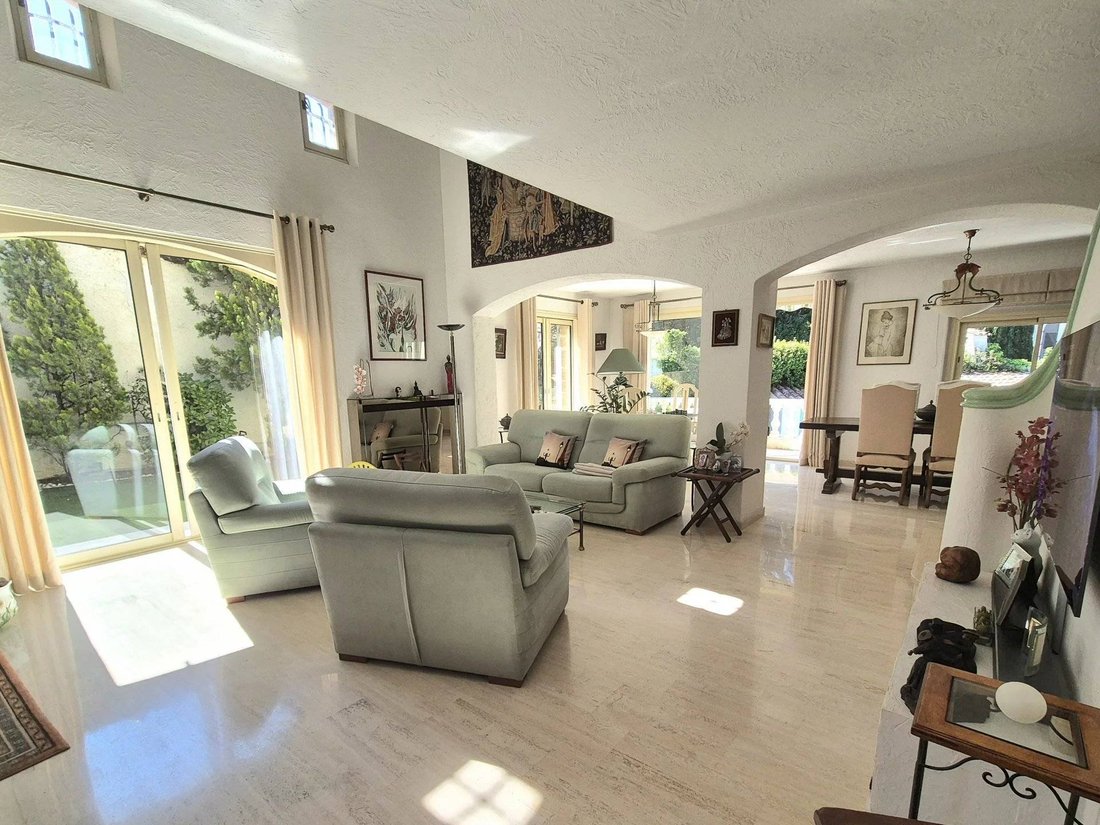 House in Broussailles, Cannes, France 5 - 17697216