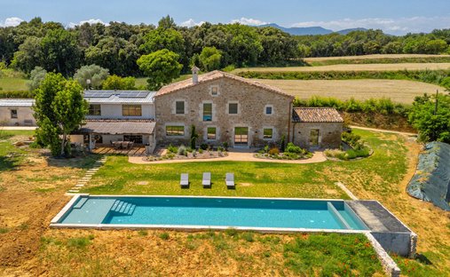 Country House in Cornella del Terri, Catalonia, Spain 1