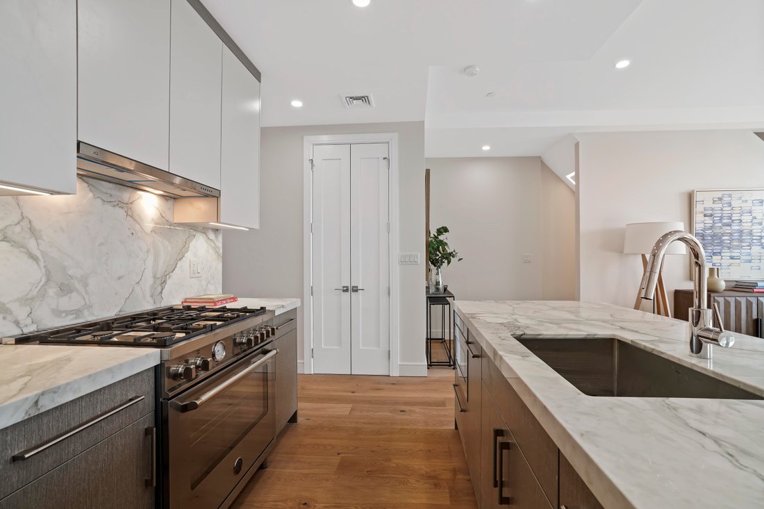 Condo in New York, New York, United States 5 - 18666430