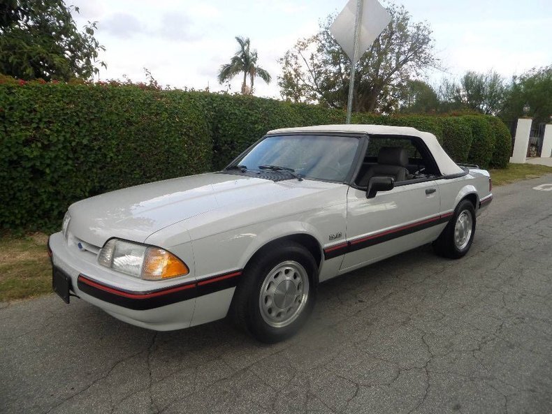 Cabriolet in Glendale, United States 1 - 18666328