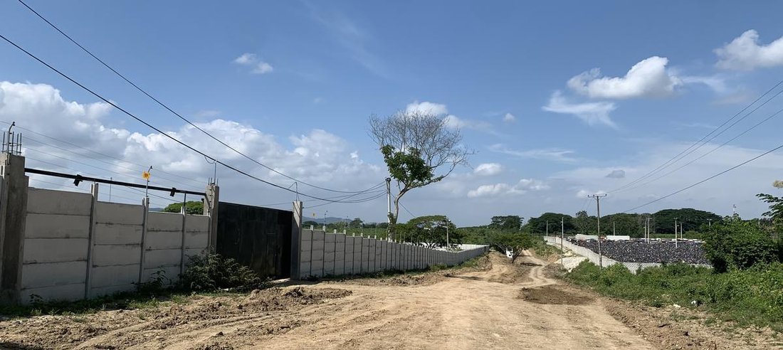Land in Guayaquil, Guayas, Ecuador 1 - 18660275