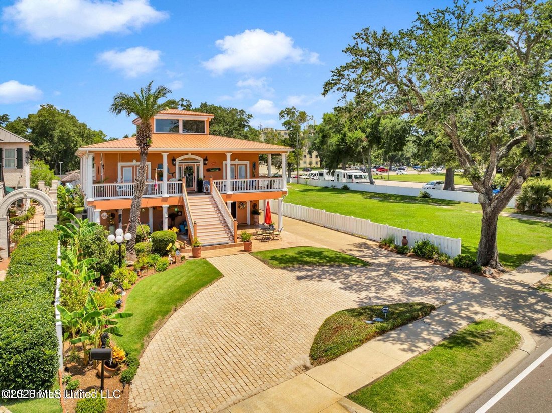 House in Biloxi, Mississippi, United States 2 - 18668964