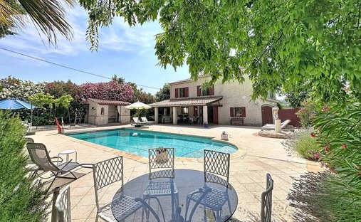 Villa in Carnoules, Provence-Alpes-Côte d'Azur, France 1