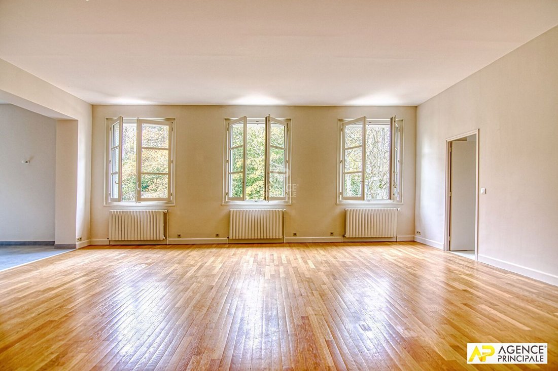 Apartment in Domaine National du Château, Versailles, France 1 - 18660304