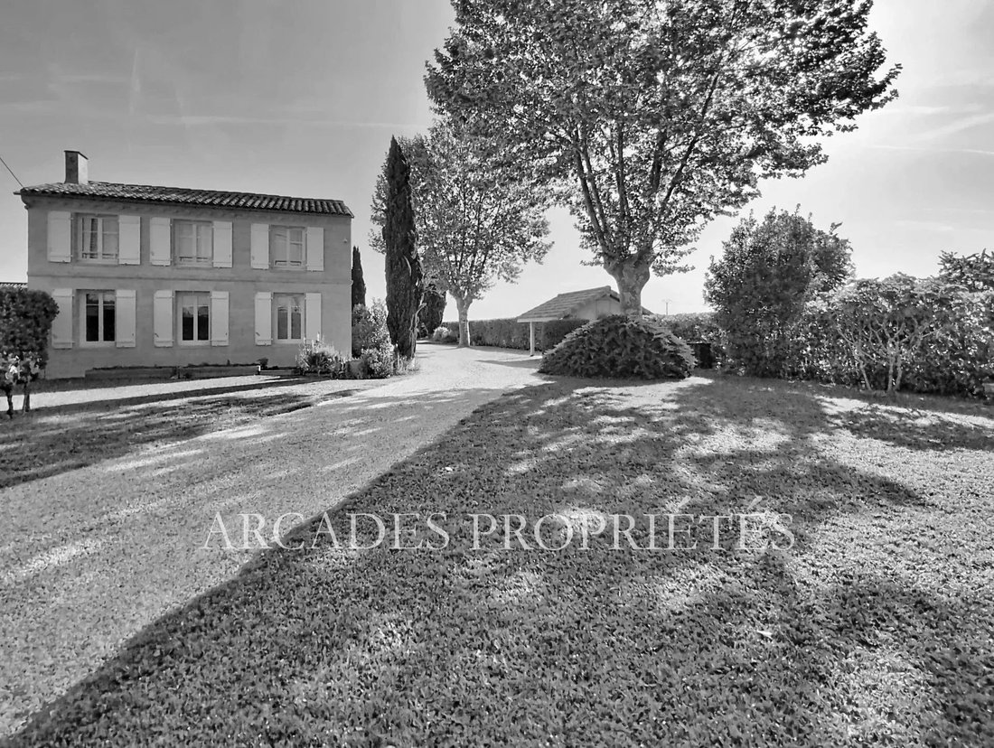 House in Saint-Sulpice-de-Faleyrens, Nouvelle-Aquitaine, France 1 - 17760312