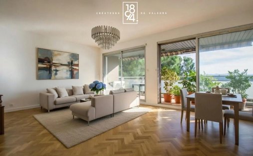 Apartment in Granettes-Jauberte-Sainte Anne, Aix-en-Provence, France 1