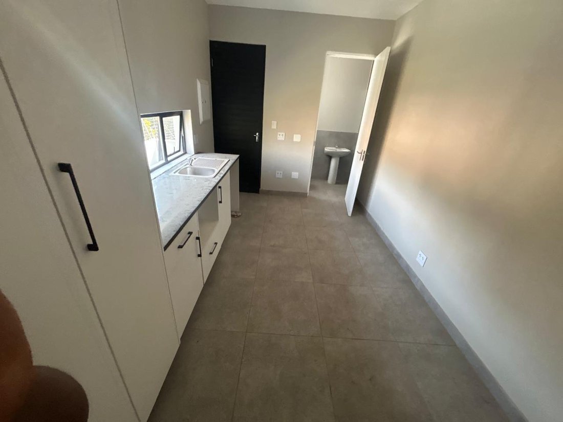 House in Benmore Gardens, Gauteng, South Africa 2 - 18659737