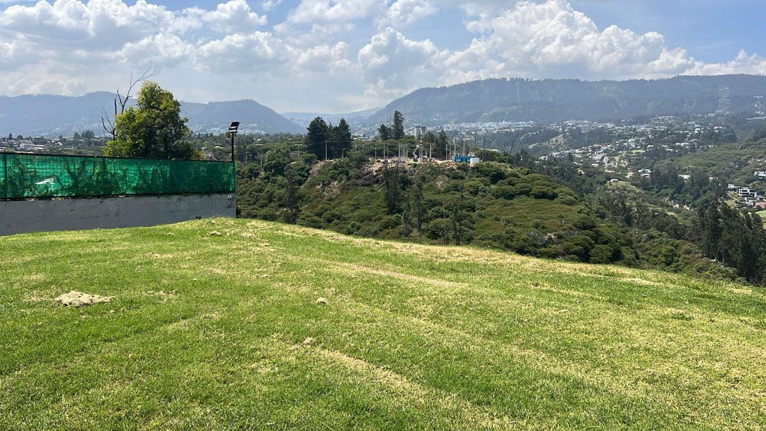 Land in Quito, Pichincha, Ecuador 1 - 18661678