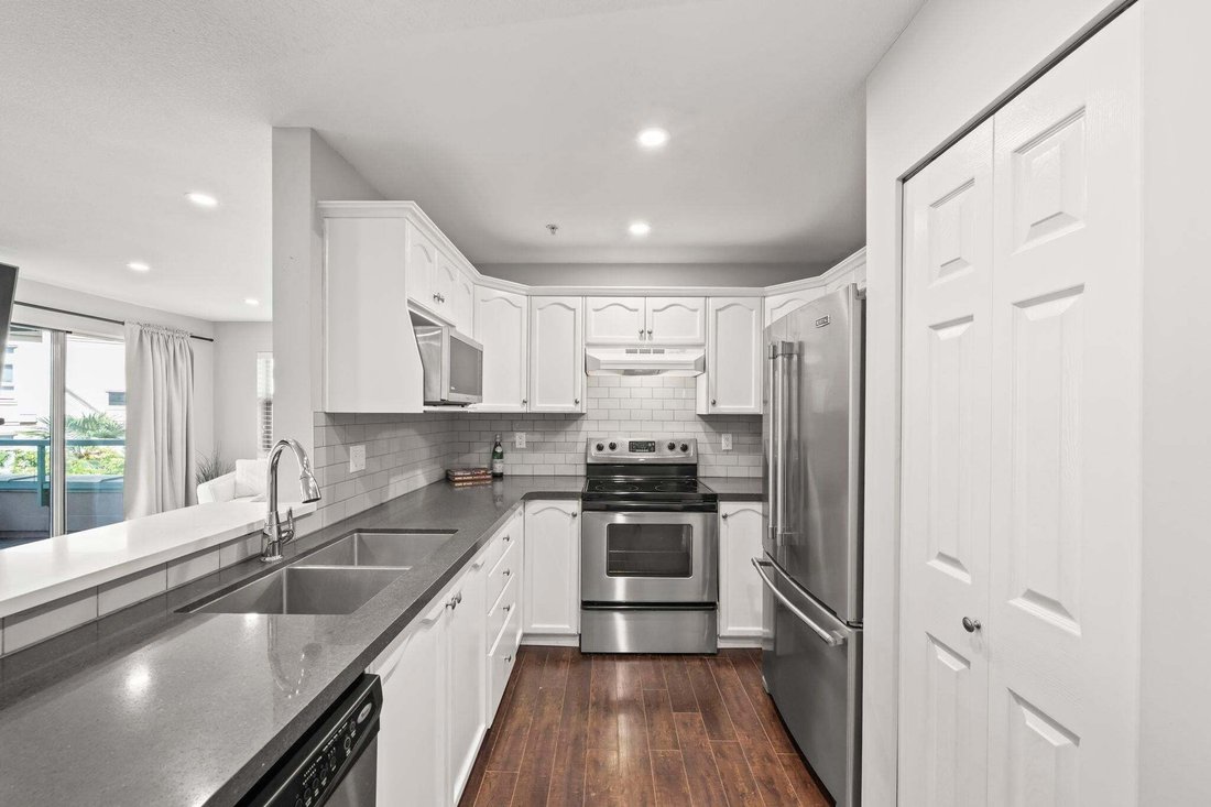 Condo in Port Moody, British Columbia, Canada 4 - 18660822