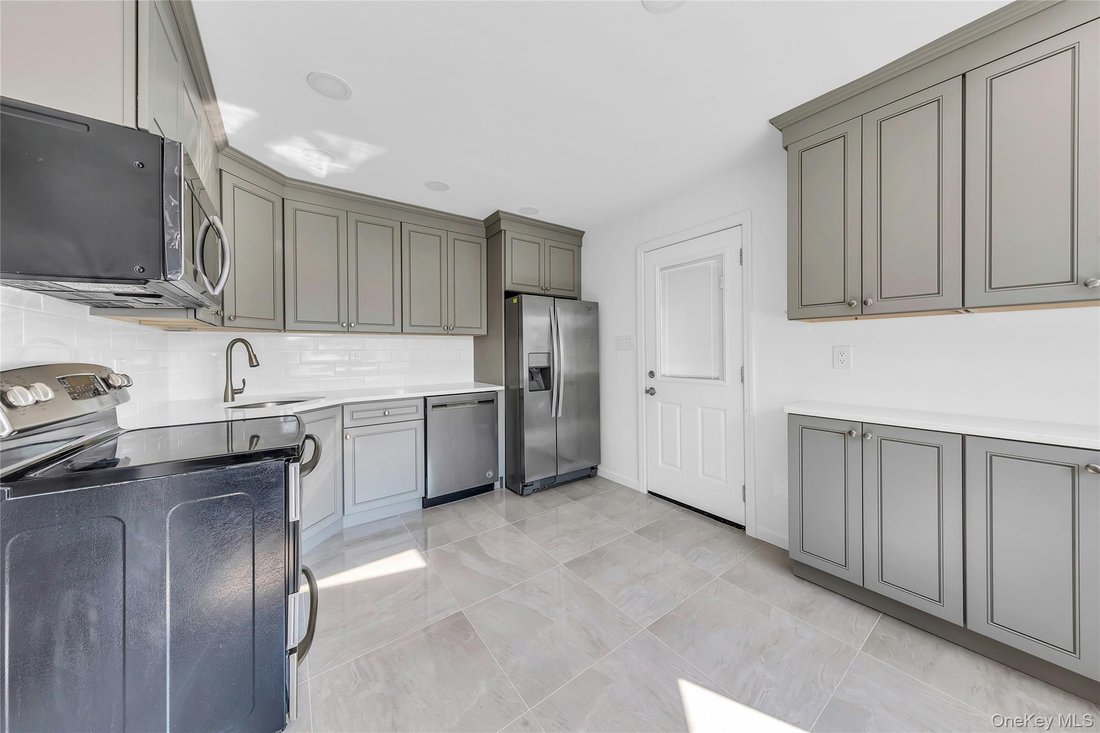 House in Levittown, New York, United States 4 - 18655026