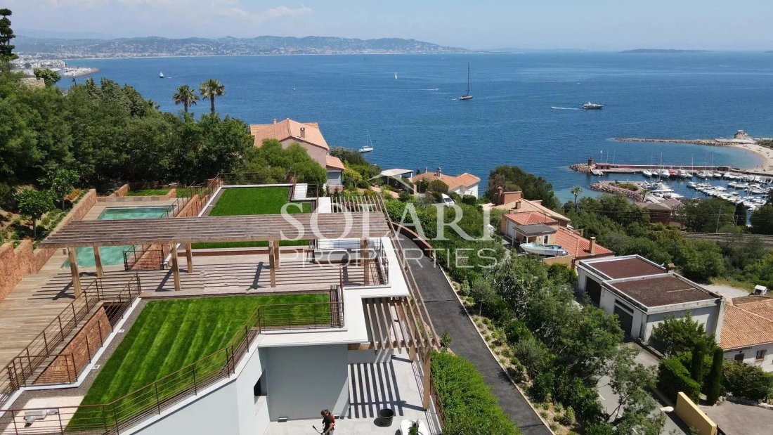 Villa in Théoule-sur-Mer, Provence-Alpes-Côte d'Azur, France 2 - 15663660