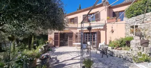 Villa in Menton, Provence-Alpes-Côte d'Azur, France 2 - 17508909