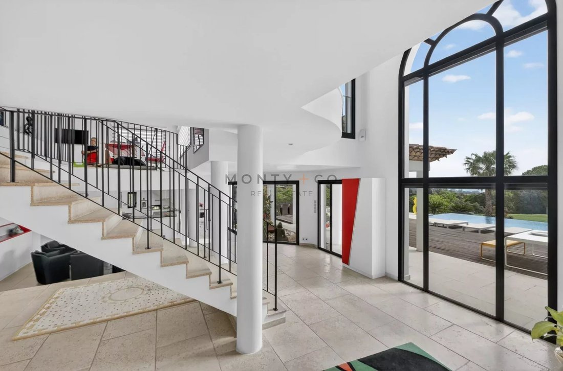 Villa in Grimaud, Provence-Alpes-Côte d'Azur, France 3 - 17687549