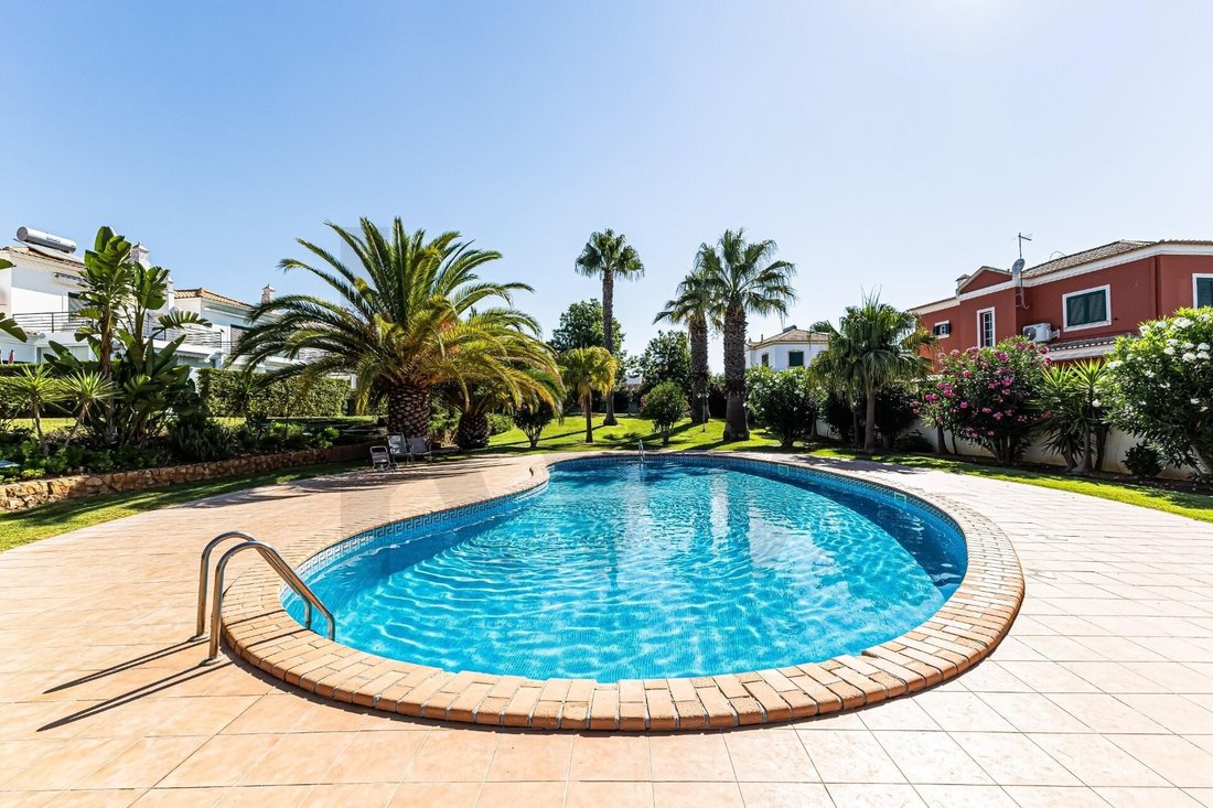 Townhouse in Alcantarilha, Algarve, Portugal 1 - 18666661