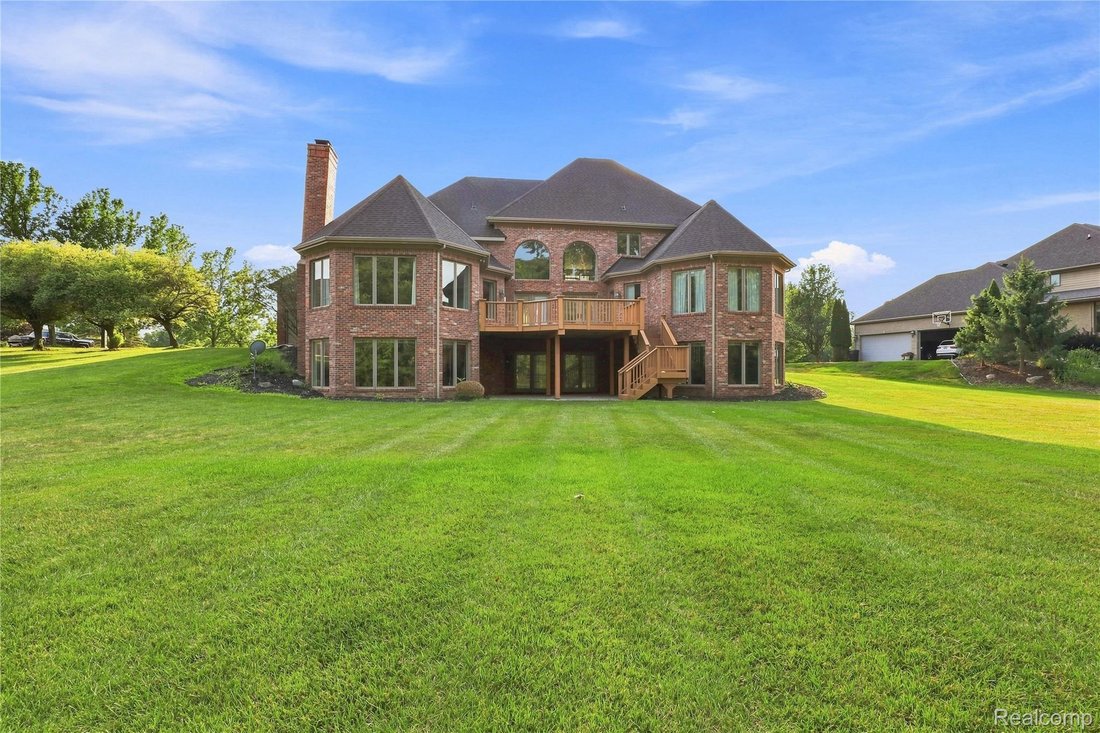House in Grand Blanc Township, Michigan, United States 1 - 18659772