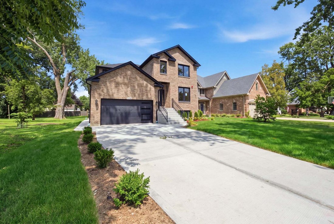 House in Des Plaines, Illinois, United States 1 - 18663336