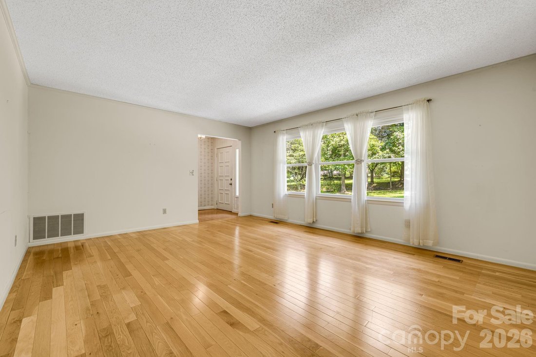 House in Weaverville, North Carolina, United States 4 - 18670545