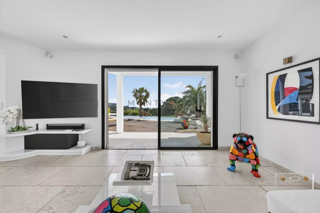 Villa in Grimaud, Provence-Alpes-Côte d'Azur, France 4 - 17687549