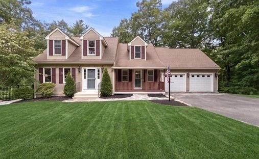 House in Webster, Massachusetts, United States 1