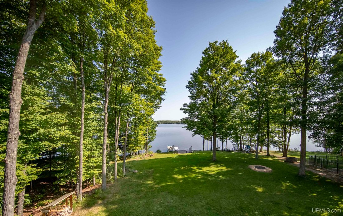 House in Iron River, Michigan, United States 3 - 18669041
