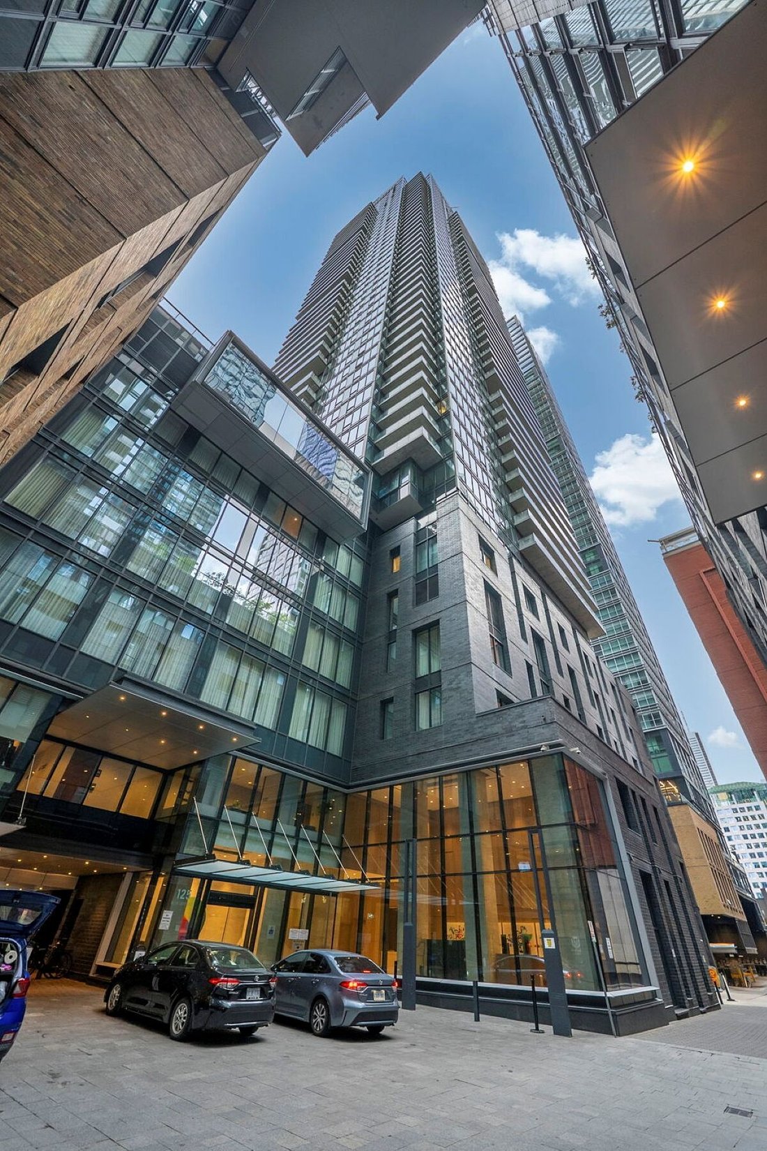 Condo in Toronto, Ontario, Canada 3 - 18666453