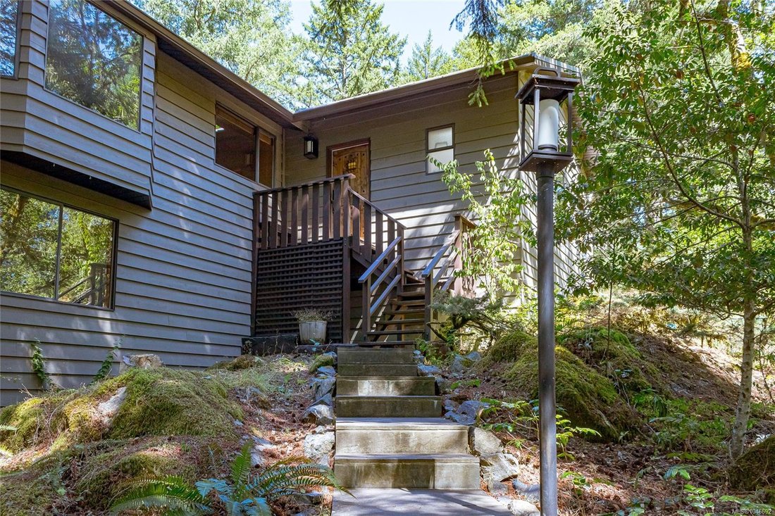 House in Saanich, British Columbia, Canada 4 - 18665451