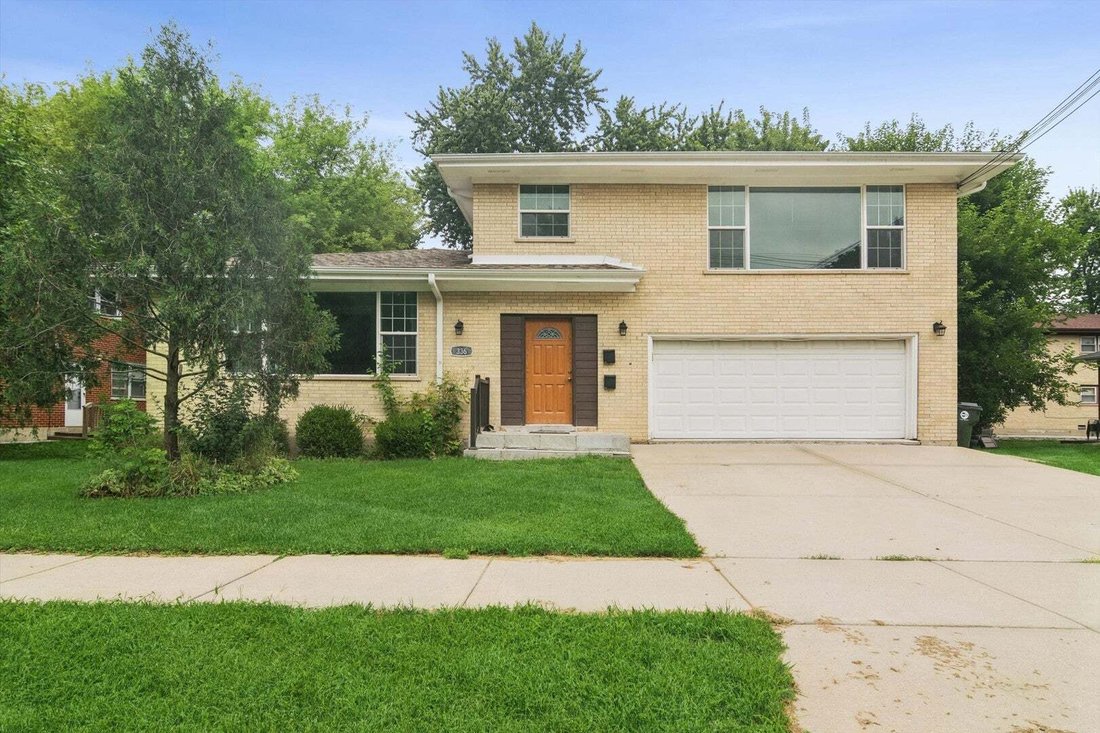 Barrington Hills, Illinois, United States 1 - 18663374