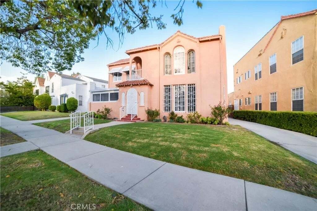 Los Angeles, California, United States 2 - 18669392