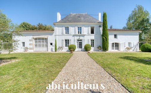 House in Saint-Laurent-de-Cognac, Nouvelle-Aquitaine, France 1
