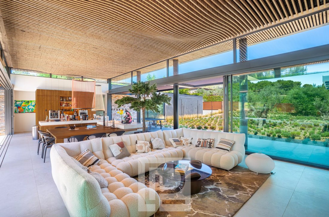 Estate in Mougins, Provence-Alpes-Côte d'Azur, France 4 - 18666835