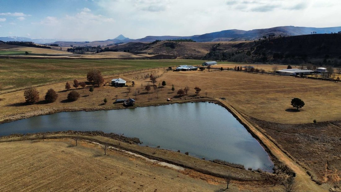 Farm Ranch in Nottingham Road, KwaZulu-Natal, South Africa 1 - 18665848