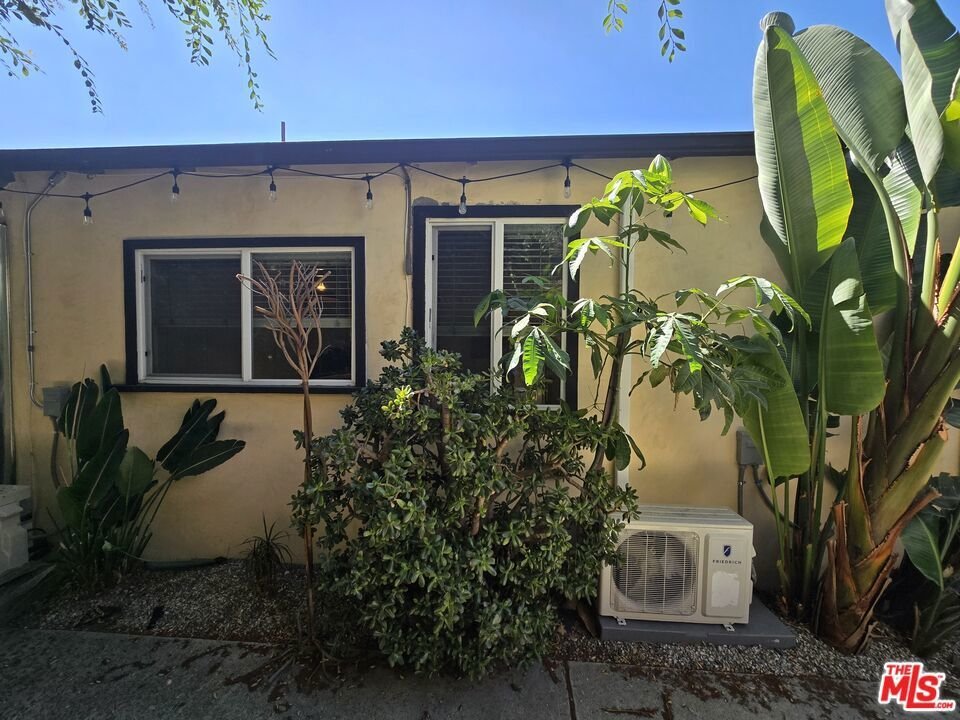 Los Angeles, California, United States 4 - 18661975