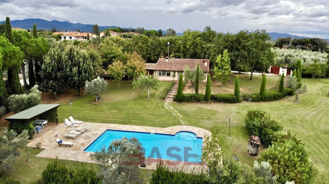 Villa in Cecina Centro, Cecina, Tuscany 1 - 18668166