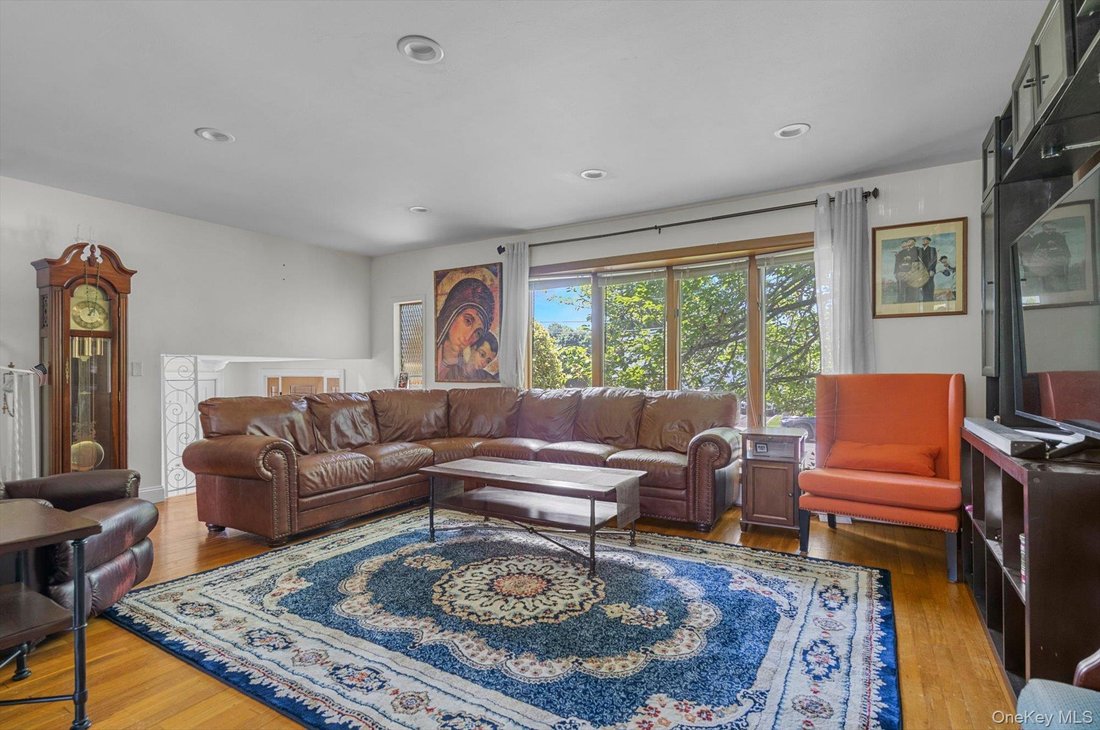House in Massapequa Park, New York, United States 5 - 18672405