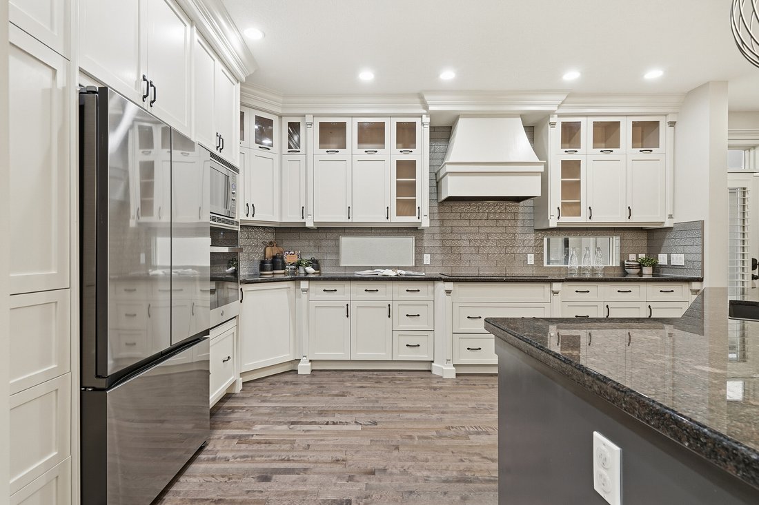 House in Calgary, Alberta, Canada 5 - 18660089