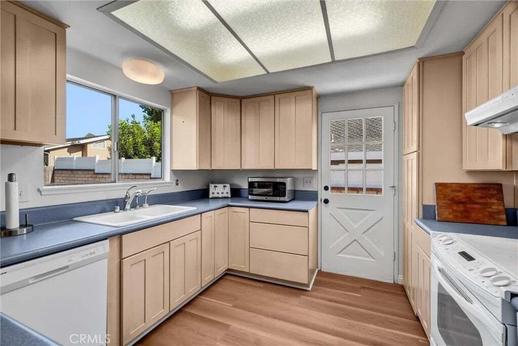 House in Huntington Beach, California, United States 5 - 18663931