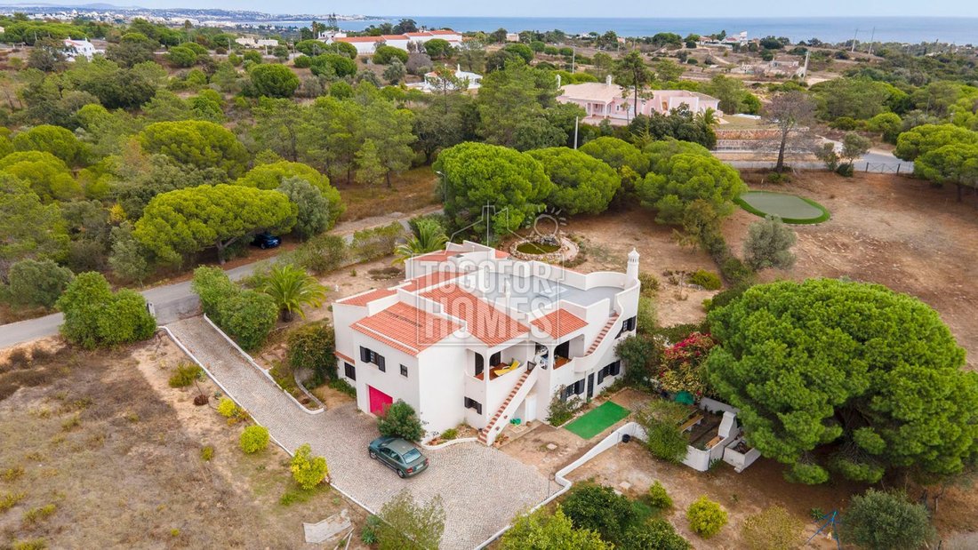 Villa in Carvoeiro, Algarve, Portugal 1 - 14903044