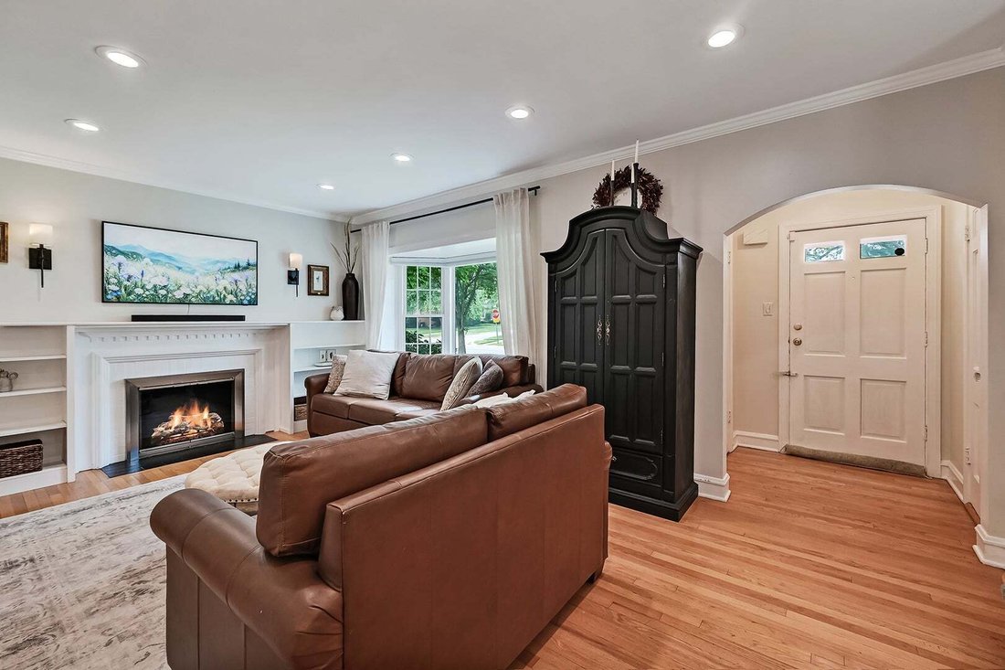 House in Arlington Heights, Illinois, United States 2 - 18669160