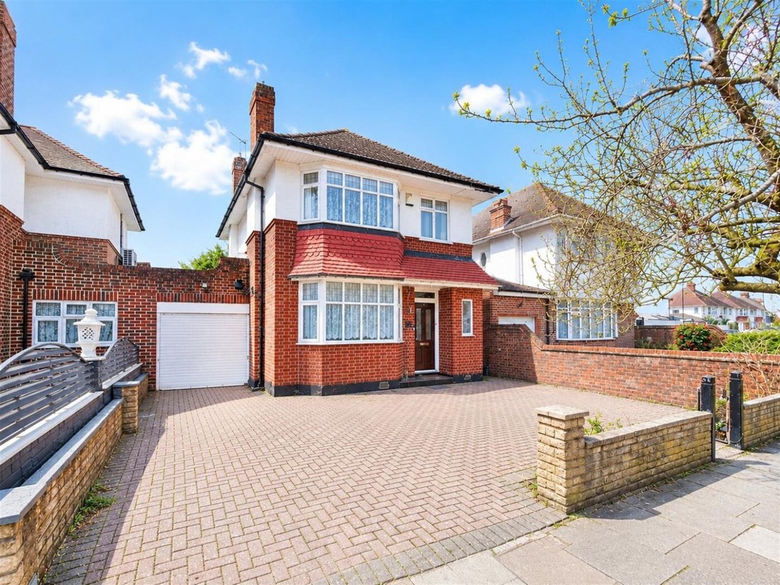 House in Norwood Green, Ealing, England 1 - 17382800